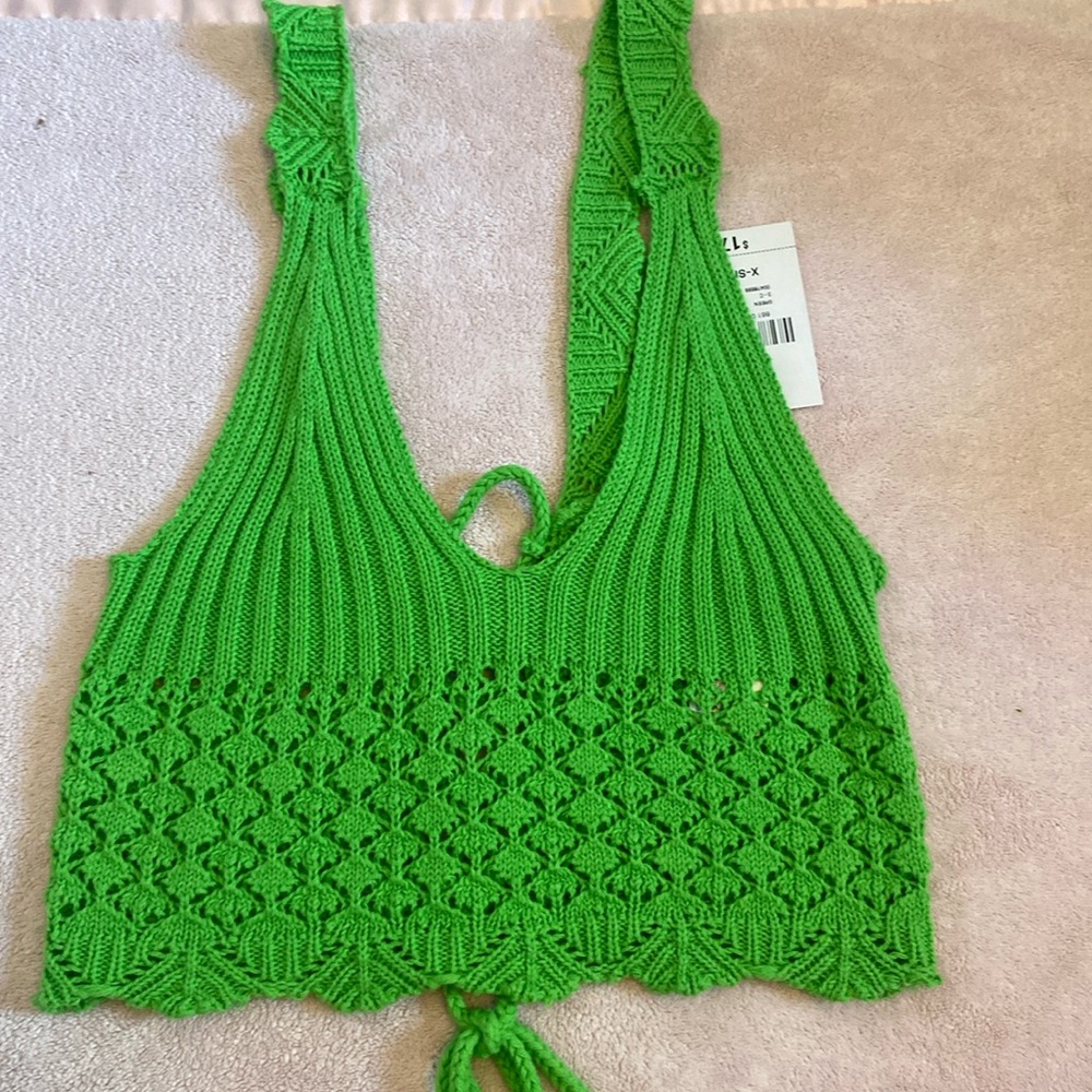 Brand new bright green summer top🌺